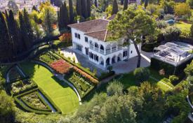 Историческая вилла с бассейном и садом в престижном районе, рядом с центром Флоренции, Италия за 7 450 000 €