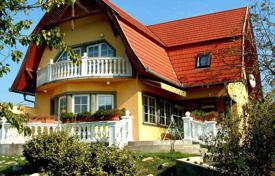 Меблированный дом с садом и гаражом рядом с озером, Балатонфелдвар, Венгрия за 314 000 €
