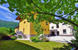 Большой дом с туристическими апартаментами и садом, Толмин, Словения за 430 000 €