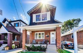 Дом в городе в Восточном Йорке, Торонто, Онтарио,  Канада за C$1 005 000