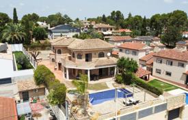 Трёхэтажная вилла с бассейном в Парке Монтеальседо, пригород Валенсии, Испания за 885 000 €