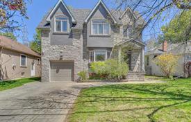Дом в городе в Этобико, Торонто, Онтарио,  Канада за C$2 147 000