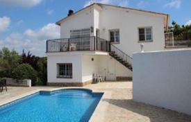 Солнечная вилла с двумя отдельными апартаментами и бассейном рядом с пляжами, Льорет‑де-Мар, Испания за 289 000 €