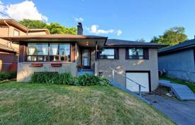 Дом в городе в Скарборо, Торонто, Онтарио,  Канада за C$1 196 000