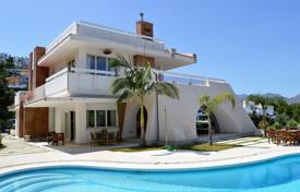 Просторная вилла с частным садом, бассейном, гаражом, террасой и видом на море и горы, Марбелья, Испания за 2 550 000 €