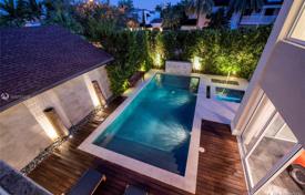 Современная вилла с задним двором, бассейном, зоной отдыха и террасой, Форт-Лодердейл, США за $2 595 000