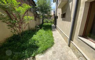 15-комнатный дом 700 м² на улице Крцаниси за $750 000