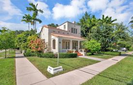 Уютный коттедж с садом и террасой, Корал Гейблс, США за $720 000