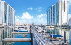Уютные апартаменты с террасой и видом на океан в современной резиденции с бассейном, на первой линии от пляжа, Авентура, Флорида, США за $853 000