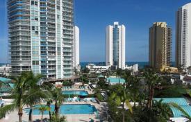 Уютные апартаменты с террасой и видом на океан в современной резиденции с бассейном, на первой линии от пляжа, Санни Айлс Бич, США за $692 000