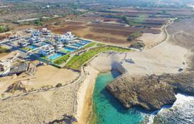 Солнечная вилла с бассейном на первой линии от моря в Айя-Напе, Фамагуста, Кипр за 5 600 € в неделю