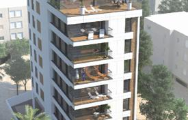 Апартаменты с балконами и террасами в новом жилом доме в самом центре города, Нетания, Израиль за $465 000