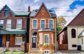 Дом в городе на Броадвью-авеню, Торонто, Онтарио,  Канада за C$1 742 000