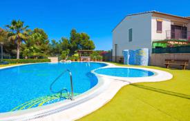 Таунхаус с бассейном и задним двориком, Кальп, Испания за 325 000 €