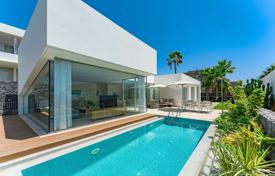 Стильная вилла с бассейном, садом, гаражом, видом на море и озеро в Гиа‑де-Исора, Тенерифе, Испания за $2 154 000