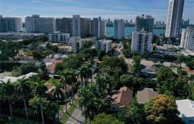 Дом в городе в Майами-Бич, США за $2 500 000