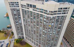 4-комнатная квартира на Харбор-сквер за C$1 035 000