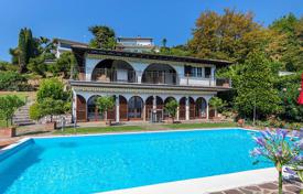 Великолепная вилла с бассейном в чудесном месте, Паденге-суль-Гарда, Ломбардия, Италия за 1 100 000 €