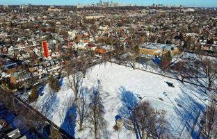 9-комнатный таунхаус в Олд Торонто за C$1 617 000