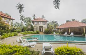 Стильный таунхаус с террасой и садом в уютной резиденции с бассейном, недалеко от пляжа, Самуи, Сураттхани, Таиланд за 151 000 €