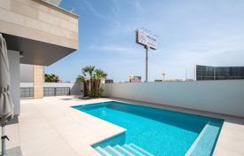 Вилла категории люкс с цокольным этажом и частным бассейном рядом с пляжем в Ла Зении за 1 275 000 €
