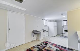 11-комнатный дом в Норт-Йорке за C$2 288 000