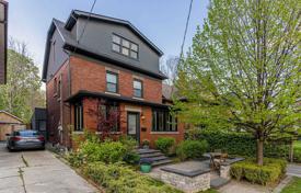 Дом в городе в Этобико, Торонто, Онтарио,  Канада за C$2 015 000