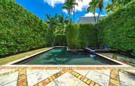 Комфортабельная вилла с бассейном, парковкой и террасой, Майами-Бич, США за $2 275 000