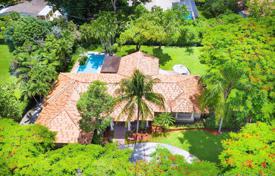 Комфортабельная вилла с задним двором, бассейном, патио и гаражом, Майами, США за $1 000 000