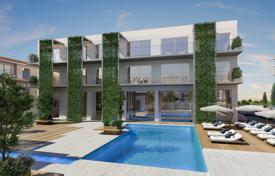 Элитная квартира-студия в резиденции с бассейнами, отелем и большим спа-центром, Паралимни, Кипр за 172 000 €