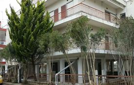 Вилла с девятью апартаментами в 250 метрах от пляжа, Мудания, Греция за 430 000 €