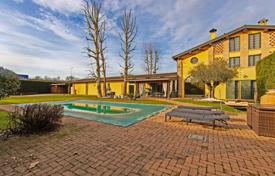 Красивая вилла с бассейном и садом в престижном районе, Лоди, Италия за 950 000 €