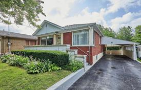 Дом в городе в Скарборо, Торонто, Онтарио,  Канада за C$1 239 000