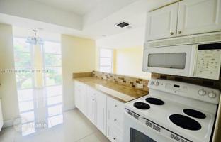 1-комнатная квартира в кондо 102 м² в Халландейл Бич за $275 000