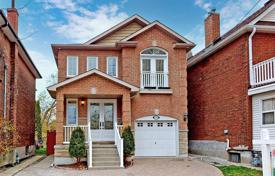 Дом в городе в Восточном Йорке, Торонто, Онтарио,  Канада за C$1 675 000