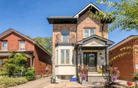 Дом в городе в Этобико, Торонто, Онтарио,  Канада за C$1 605 000
