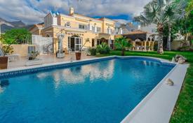 Трехэтажная вилла с бассейном, садом и гаражом в Коста Адехе, Тенерифе, Испания за 2 350 000 €