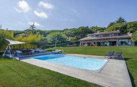 Элитная вилла с бассейном, просторной террасой и садом, с видом на море, в престижном районе, Кабрера‑де-Мар, Испания за 1 675 000 €
