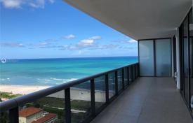 Комфортабельные апартаменты с видом на океан в резиденции на первой линии от пляжа, Майами-Бич, Флорида, США за $835 000