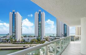 Светлые апартаменты с видом на город в резиденции на первой линии от пляжа, Санни Айлс Бич, Флорида, США за $913 000