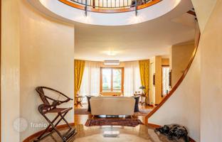 6-комнатная вилла на озере Комо за 1 100 000 €