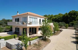 Двухэтажная вилла с большим садом и видом на море на Пелопоннесе, Греция за 450 000 €