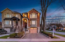 Дом в городе в Этобико, Торонто, Онтарио,  Канада за C$2 436 000