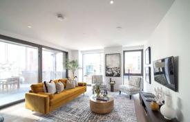 Элитные трехкомнатные апартаменты в новой престижной резиденции на берегу реки с парком, в новом районе Nine Elms, Лондон, Великобритания за $1 712 000