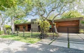 Роскошный коттедж с задним двором, зоной отдыха, садом и гаражом, Майами, США за $1 774 000