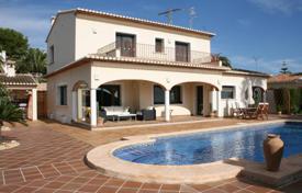 Комфортабельная вилла с садом, бассейном, гаражом и террасой, Кальпе, Испания за 750 000 €