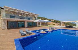 Двухэтажная меблированная вилла с бассейном на берегу моря в Закинтосе, Ионические острова, Греция за 900 000 €