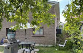 Дом в городе в Скарборо, Торонто, Онтарио,  Канада за C$1 488 000