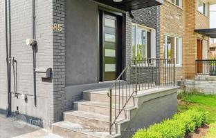 11-комнатный таунхаус в Норт-Йорке за C$1 732 000
