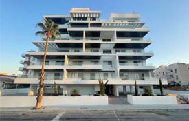 Резиденция с террасой на крыше в 80 метрах от пляжа, Ларнака, Кипр за От $919 000